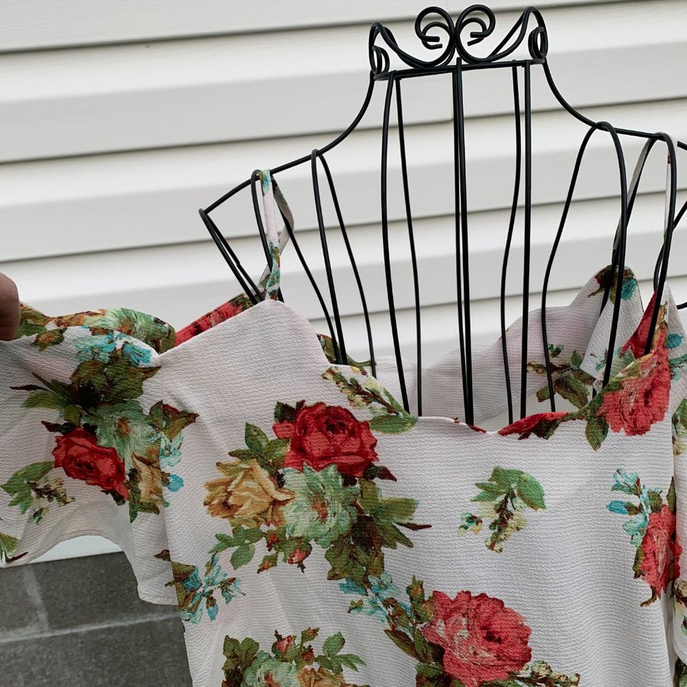 Rags to Wishes Ladies 1X White with Floral Cold Shoulder Blouse - Picture 7 of 9